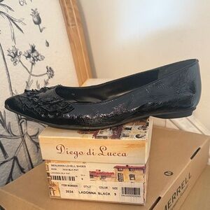 Black Women's Flats